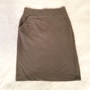 NWOT UNIQLO Olive Green Shift Cotton Mini Skirt with Pockets